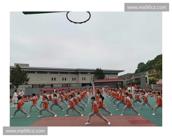 以武术操旭日东升为核心展现中华少年强健体魄与时代奋进精神