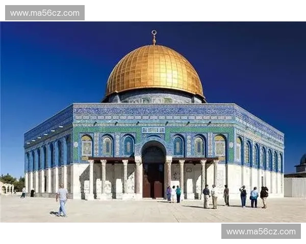 马拉加足球俱乐部发展历程与未来展望：从辉煌到重生的挑战与机遇