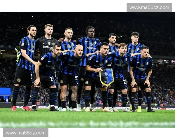 2004国际米兰王者再临全面解析那支蓝黑军团的辉煌与遗憾