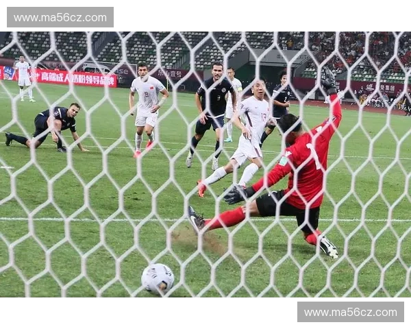 C足球联赛新赛季开幕 热点球员转会分析与赛事前瞻